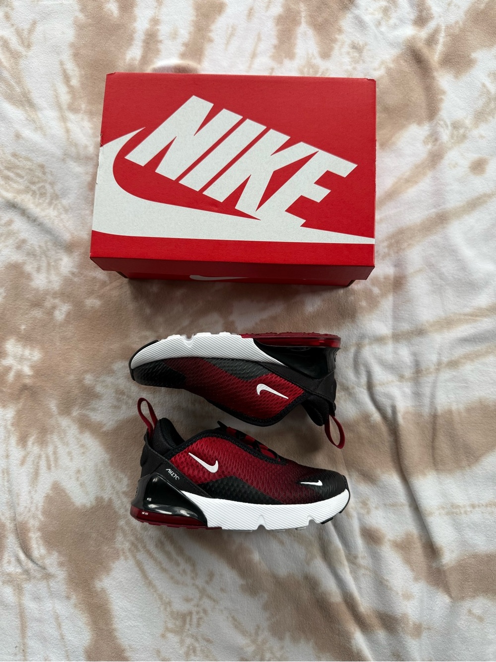 Nike Red Black White Air Max 270 - 9C
